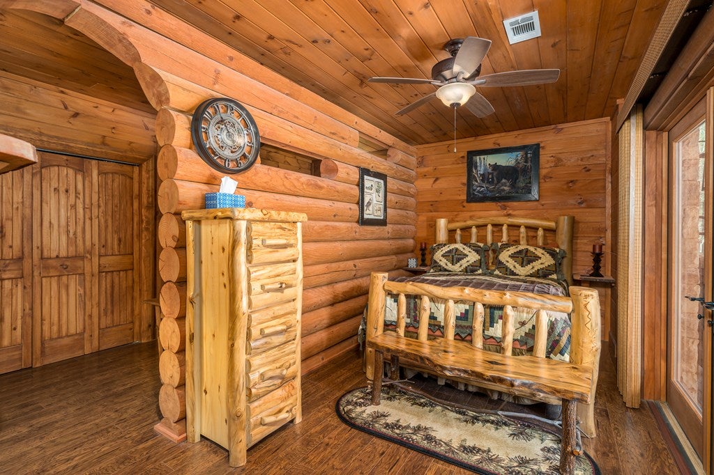 Murphy, North Carolina, 28906, United States, 4 Bedrooms Bedrooms, ,7 BathroomsBathrooms,Residential,Active,1748698