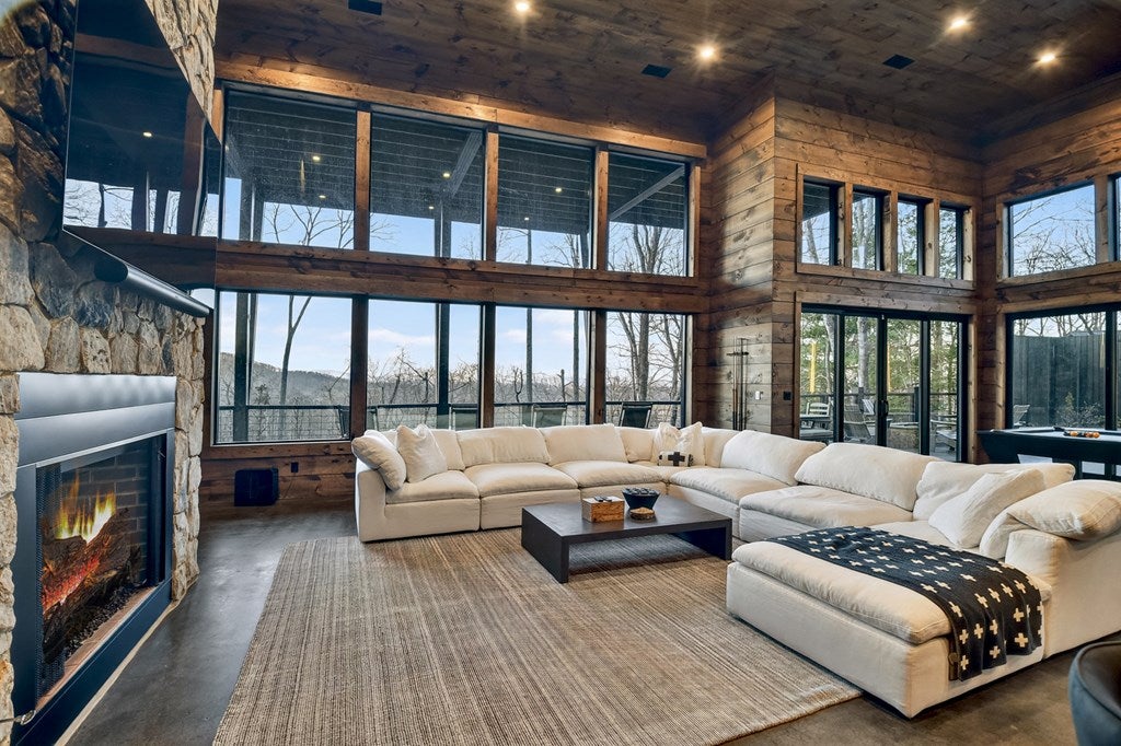 Blue Ridge, Georgia, 30513, United States, 5 Bedrooms Bedrooms, ,6 BathroomsBathrooms,Residential,Active,2017447