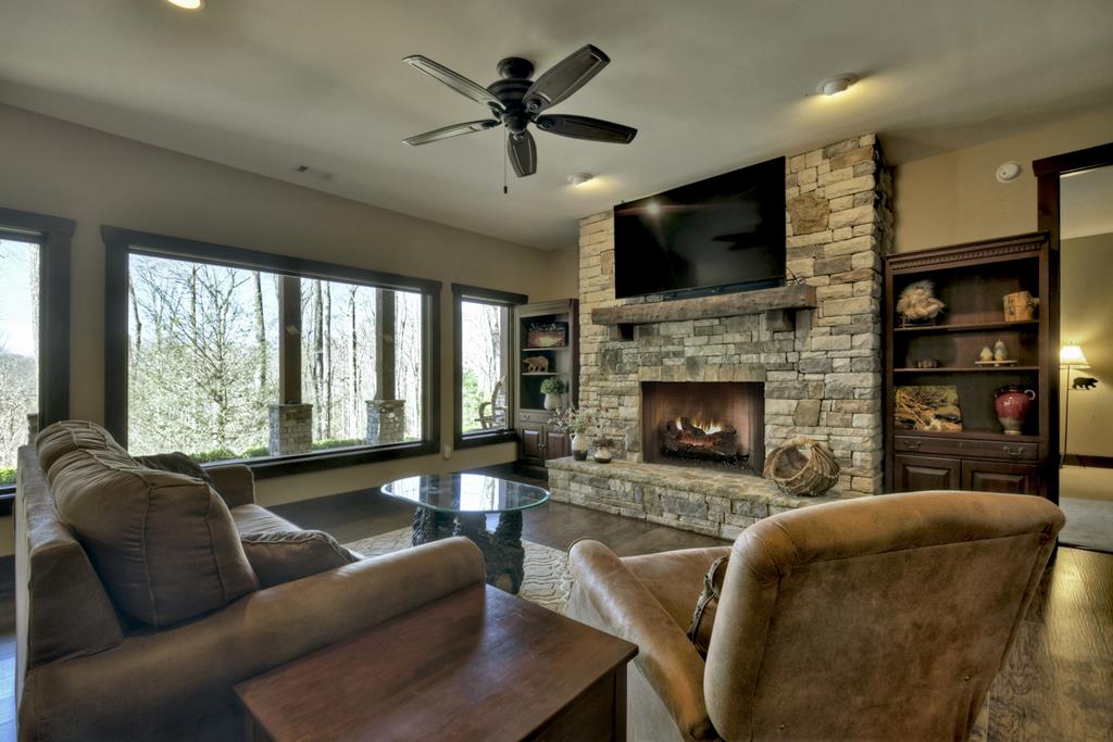 Ellijay, Georgia, 30536, United States, 5 Bedrooms Bedrooms, ,6 BathroomsBathrooms,Residential,Active,1953362