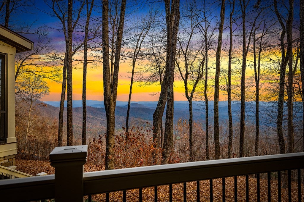 Murphy, North Carolina, 28906, United States, 5 Bedrooms Bedrooms, ,6 BathroomsBathrooms,Residential,Active,2000202