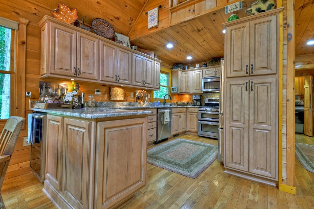 Morganton, Georgia, 30560, United States, 4 Bedrooms Bedrooms, ,6 BathroomsBathrooms,Residential,Active,1944072