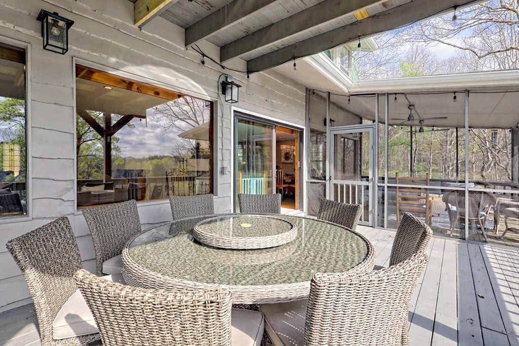 Blairsville, Georgia, 30512, United States, 3 Bedrooms Bedrooms, ,6 BathroomsBathrooms,Residential,Active,1920218