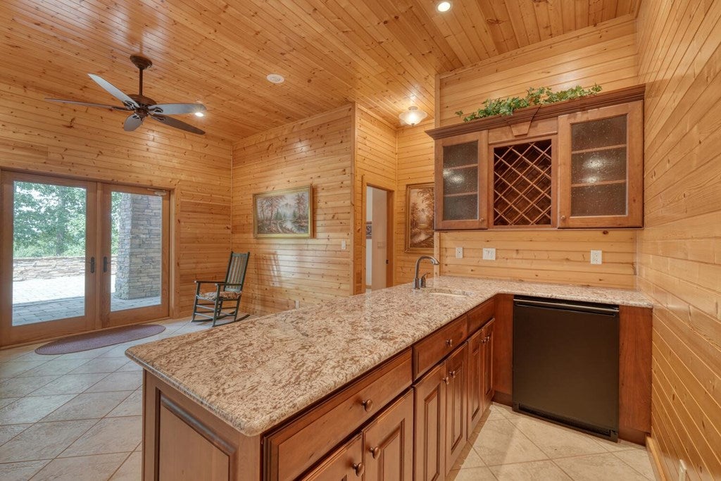 Blairsville, Georgia, 30512, United States, 4 Bedrooms Bedrooms, ,6 BathroomsBathrooms,Residential,Active,1934771