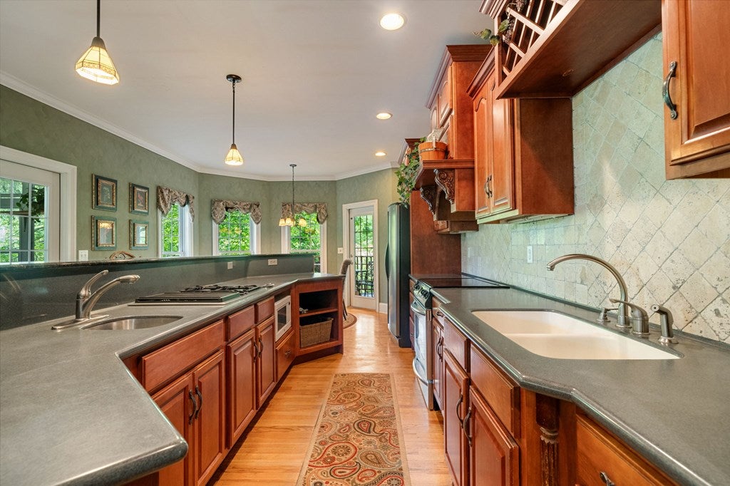 Ellijay, Georgia, 30536, United States, 3 Bedrooms Bedrooms, ,3 BathroomsBathrooms,Residential,Active,1953369