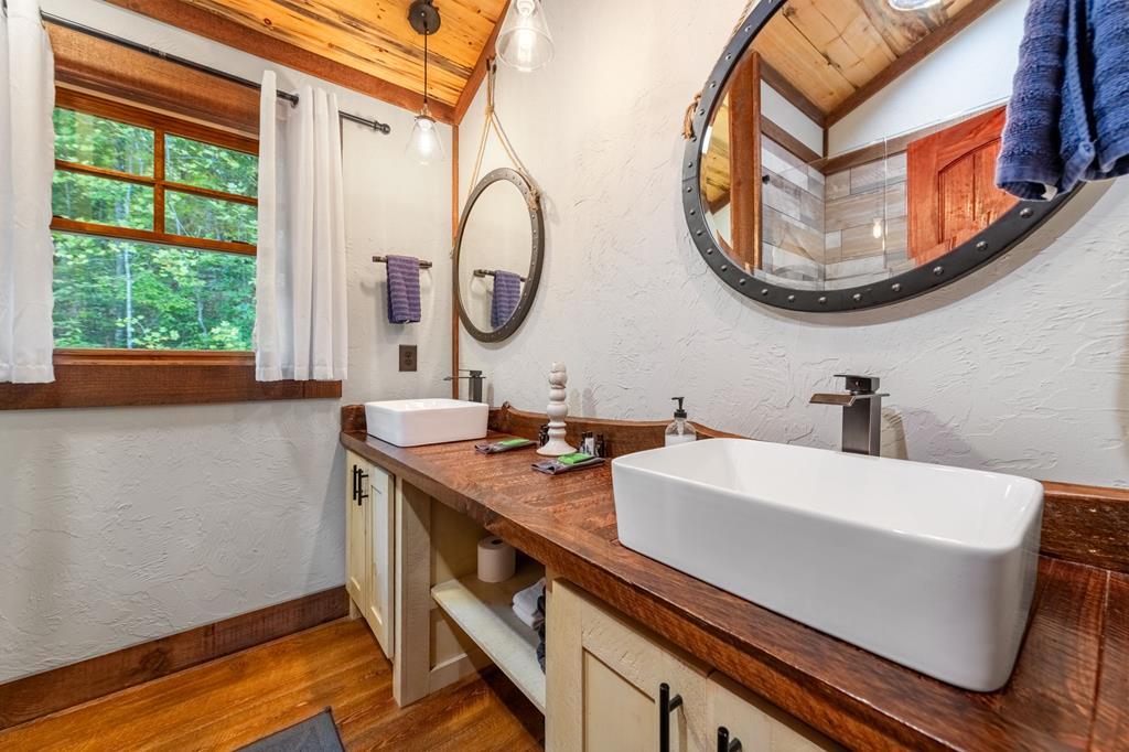 Blue Ridge, Georgia, 30513, United States, 3 Bedrooms Bedrooms, ,3 BathroomsBathrooms,Residential,Active,1849502
