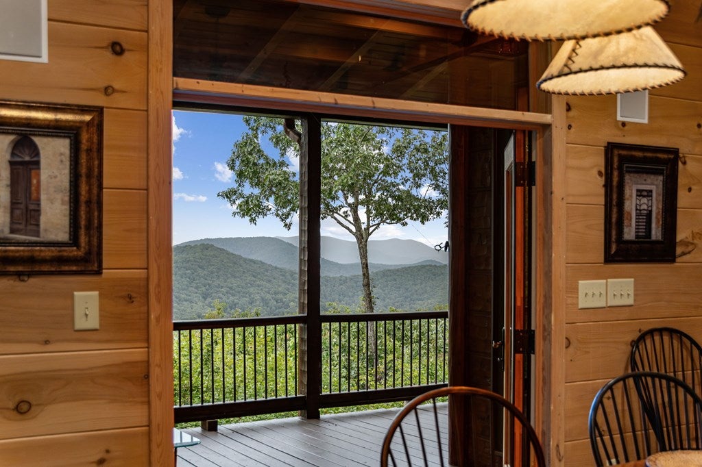 Morganton, Georgia, 30560, United States, 4 Bedrooms Bedrooms, ,5 BathroomsBathrooms,Residential,Active,1952626