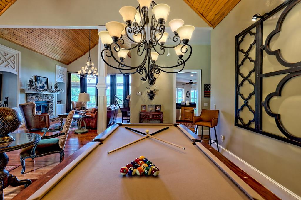 Franklin, North Carolina, 28734, United States, 3 Bedrooms Bedrooms, ,4 BathroomsBathrooms,Residential,Active,1945078