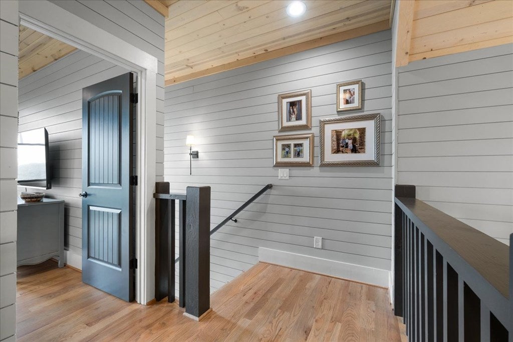 Ellijay, Georgia, 30540, United States, 5 Bedrooms Bedrooms, ,7 BathroomsBathrooms,Residential,Active,1951812