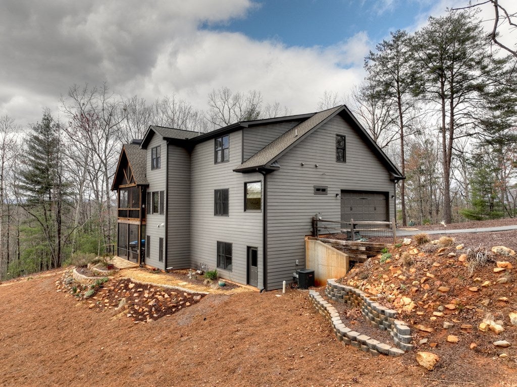 Ellijay, Georgia, 30540, United States, 5 Bedrooms Bedrooms, ,4 BathroomsBathrooms,Residential,Active,1745330