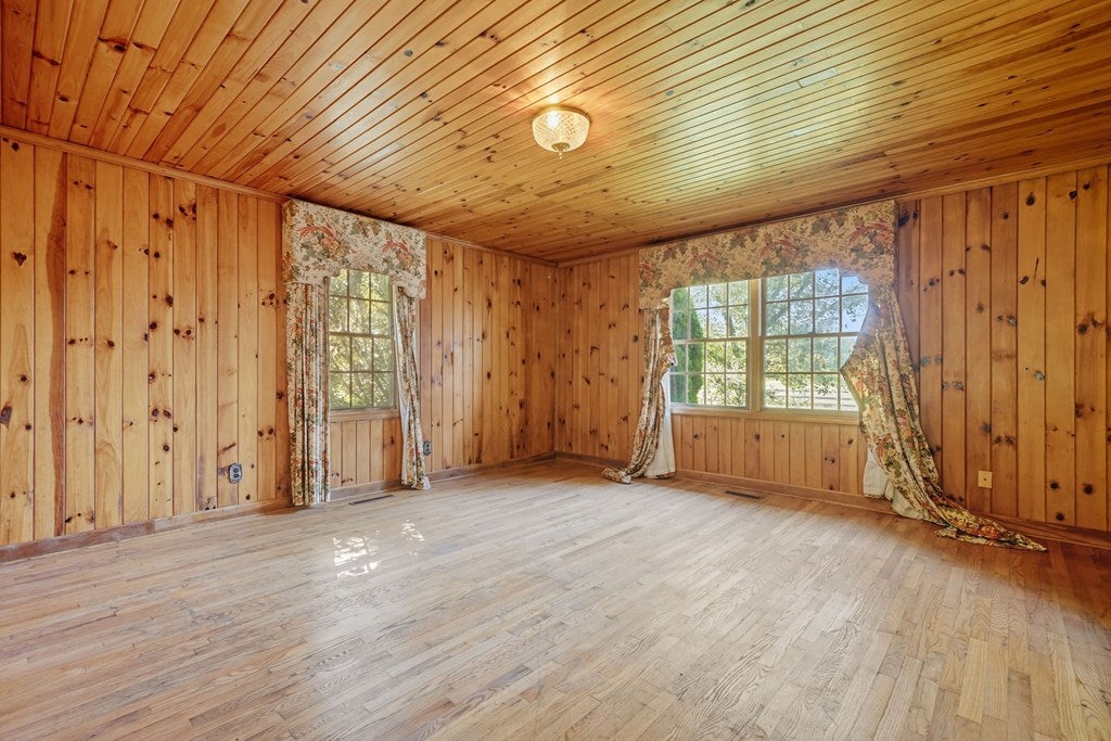 Ellijay, Georgia, 30540, United States, 4 Bedrooms Bedrooms, ,4 BathroomsBathrooms,Residential,Active,1954327