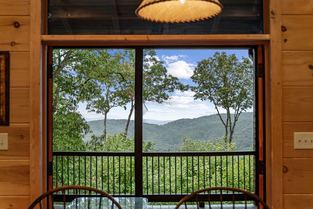 Morganton, Georgia, 30560, United States, 4 Bedrooms Bedrooms, ,5 BathroomsBathrooms,Residential,Active,1952626