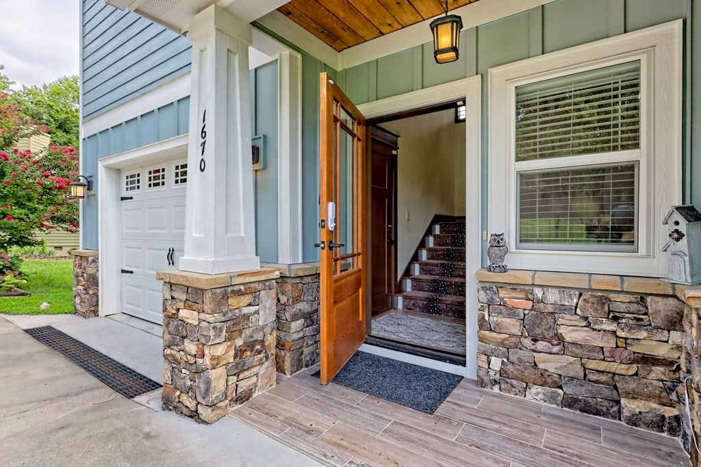 Hiawassee, Georgia, 30546, United States, 2 Bedrooms Bedrooms, ,3 BathroomsBathrooms,Residential,Active,1914805