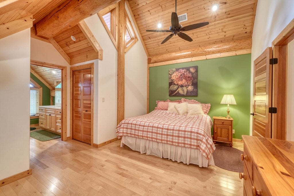 Blairsville, Georgia, 30512, United States, 4 Bedrooms Bedrooms, ,6 BathroomsBathrooms,Residential,Active,1934771
