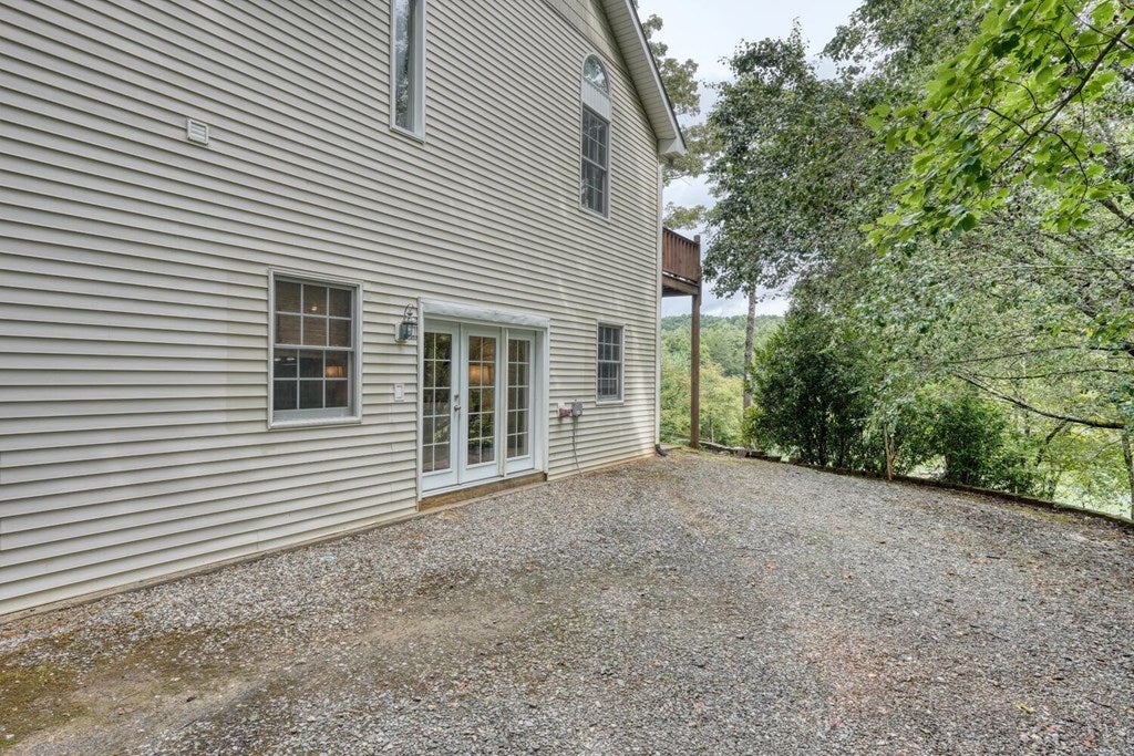 Blairsville, Georgia, 30512, United States, 4 Bedrooms Bedrooms, ,4 BathroomsBathrooms,Residential,Active,1920254