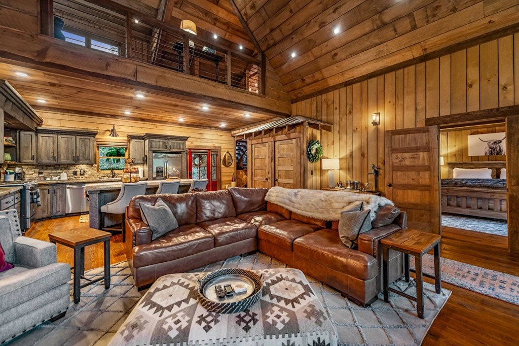 Blue Ridge, Georgia, 30513, United States, 3 Bedrooms Bedrooms, ,5 BathroomsBathrooms,Residential,Active,1973531