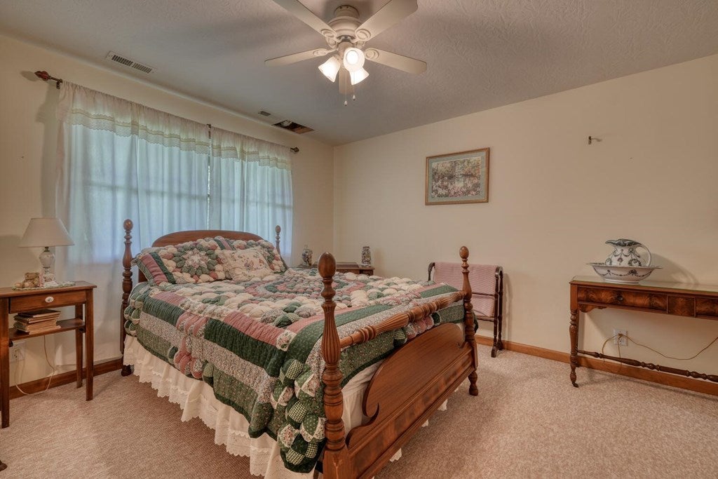 Blairsville, Georgia, 30512, United States, 3 Bedrooms Bedrooms, ,3 BathroomsBathrooms,Residential,Active,1877859