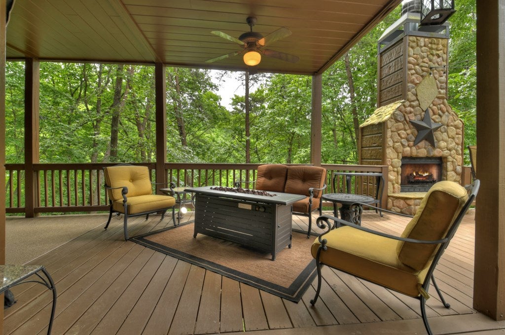 Morganton, Georgia, 30560, United States, 4 Bedrooms Bedrooms, ,6 BathroomsBathrooms,Residential,Active,1944072