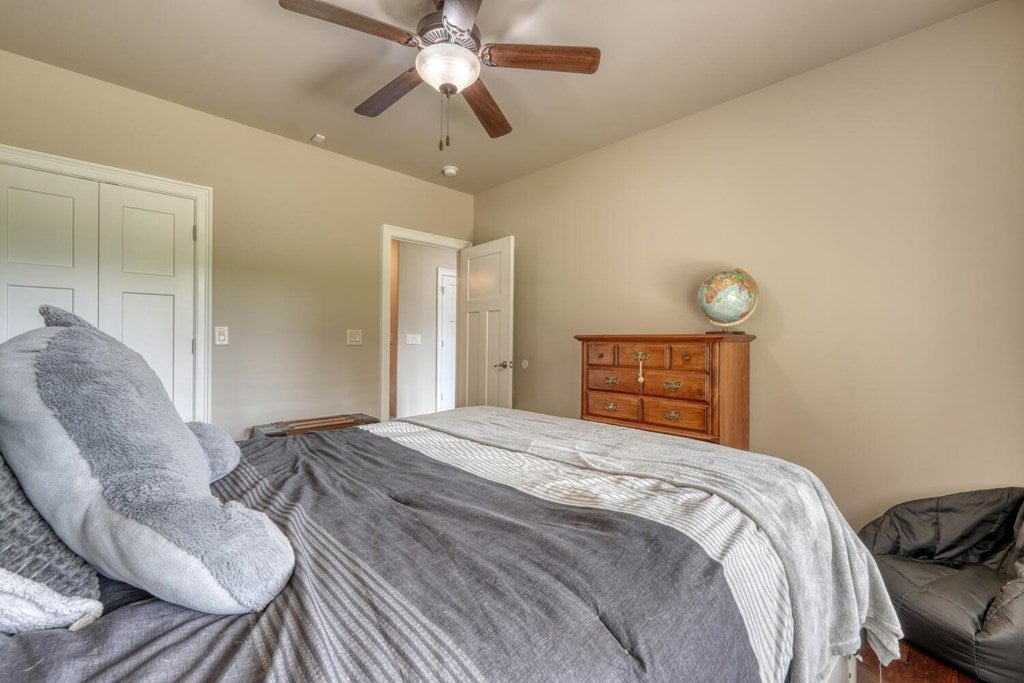 Blairsville, Georgia, 30512, United States, 4 Bedrooms Bedrooms, ,4 BathroomsBathrooms,Residential,Active,1850663