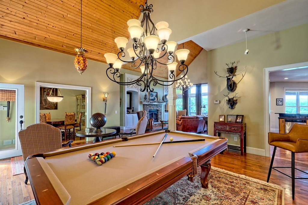 Franklin, North Carolina, 28734, United States, 3 Bedrooms Bedrooms, ,4 BathroomsBathrooms,Residential,Active,1945078