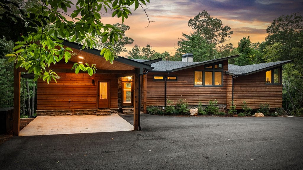 Ellijay, Georgia, 30540, United States, 5 Bedrooms Bedrooms, ,6 BathroomsBathrooms,Residential,Active,1914794