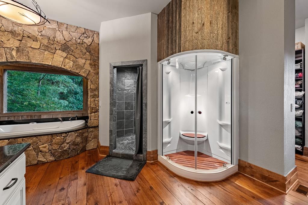 Ellijay, Georgia, 30536, United States, 5 Bedrooms Bedrooms, ,5 BathroomsBathrooms,Residential,Active,1973280