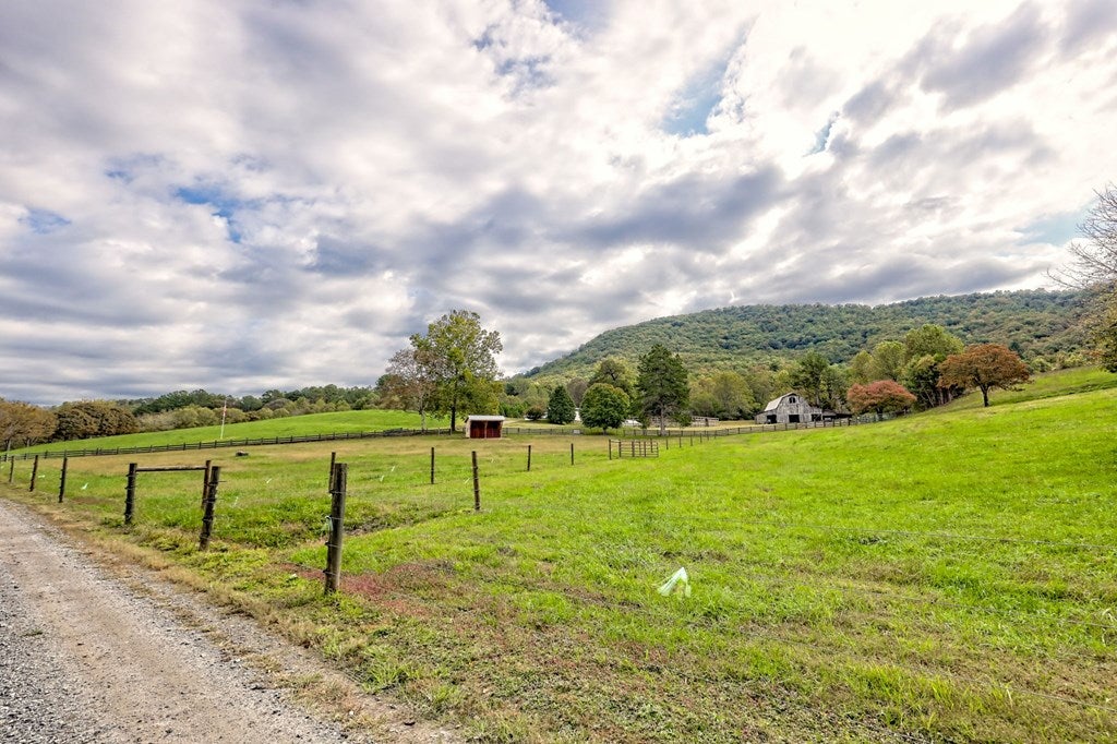 Warne, North Carolina, 28909, United States, 5 Bedrooms Bedrooms, ,6 BathroomsBathrooms,Residential,Active,1968121