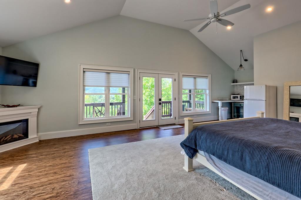 Franklin, North Carolina, 28734, United States, 3 Bedrooms Bedrooms, ,4 BathroomsBathrooms,Residential,Active,2015469