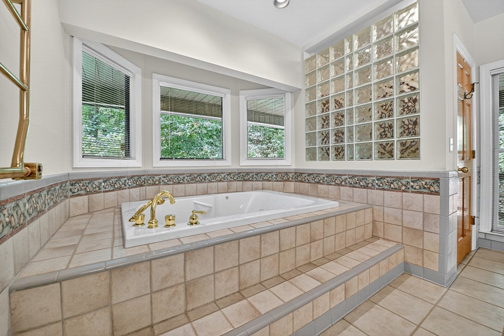 Ellijay, Georgia, 30536, United States, 3 Bedrooms Bedrooms, ,5 BathroomsBathrooms,Residential,Active,1926905