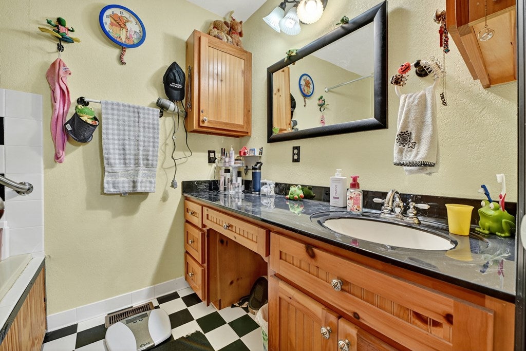 Mineral Bluff, Georgia, 30559, United States, 4 Bedrooms Bedrooms, ,3 BathroomsBathrooms,Residential,Active,1899865