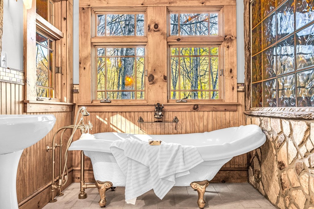 Cherry Log, Georgia, 30522, United States, 4 Bedrooms Bedrooms, ,5 BathroomsBathrooms,Residential,Active,1959948