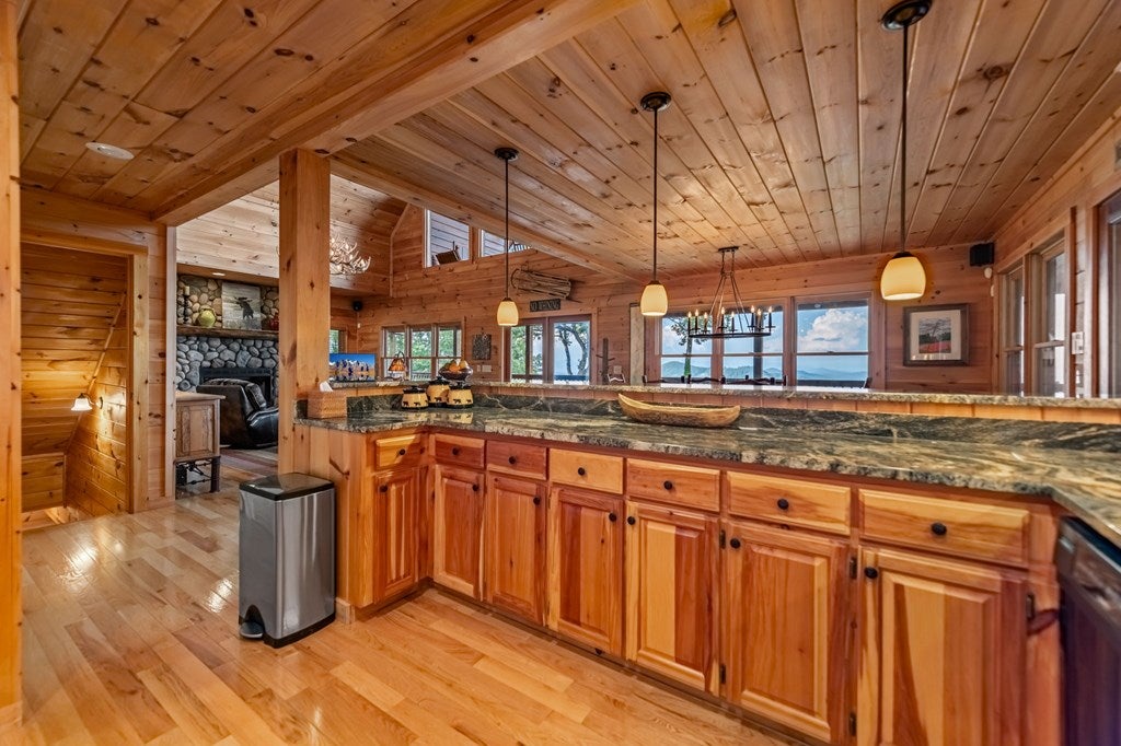 Mineral Bluff, Georgia, 30559, United States, 4 Bedrooms Bedrooms, ,4 BathroomsBathrooms,Residential,Active,1929467