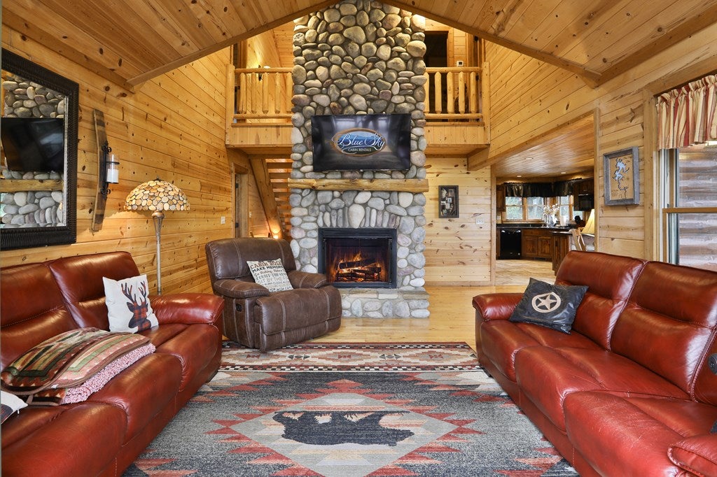 Blue Ridge, Georgia, 30513, United States, 4 Bedrooms Bedrooms, ,4 BathroomsBathrooms,Residential,Active,1998761