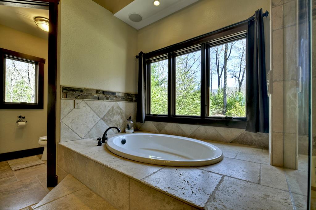 Ellijay, Georgia, 30536, United States, 5 Bedrooms Bedrooms, ,6 BathroomsBathrooms,Residential,Active,1953362