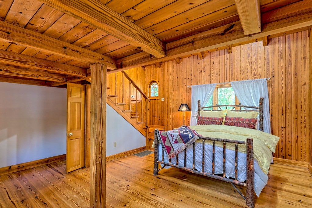 Warne, North Carolina, 28909, United States, 5 Bedrooms Bedrooms, ,6 BathroomsBathrooms,Residential,Active,1968121