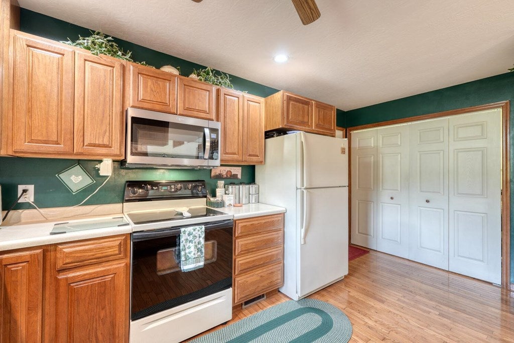 Blairsville, Georgia, 30512, United States, 3 Bedrooms Bedrooms, ,3 BathroomsBathrooms,Residential,Active,1877859