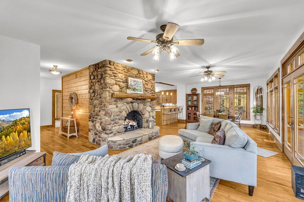 Cherry Log, Georgia, 30522, United States, 4 Bedrooms Bedrooms, ,5 BathroomsBathrooms,Residential,Active,1959948