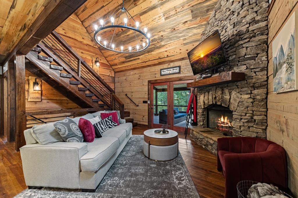 Blue Ridge, Georgia, 30513, United States, 3 Bedrooms Bedrooms, ,3 BathroomsBathrooms,Residential,Active,1849502