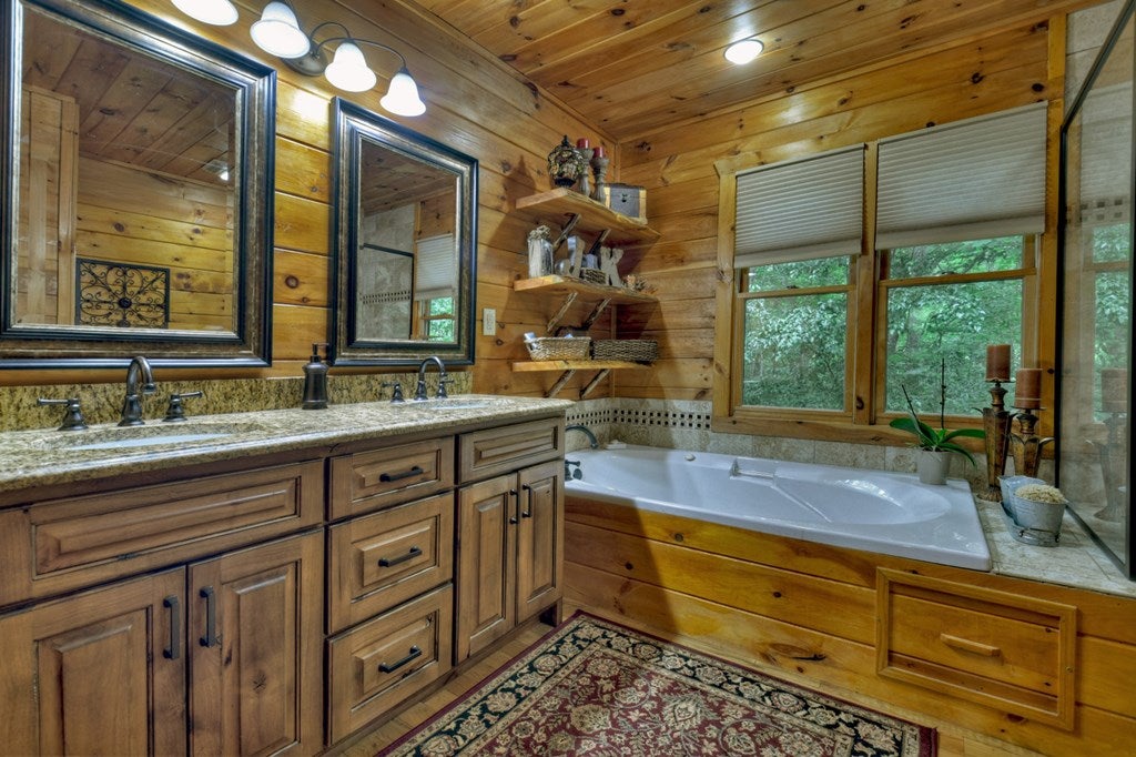Morganton, Georgia, 30560, United States, 4 Bedrooms Bedrooms, ,6 BathroomsBathrooms,Residential,Active,1944072