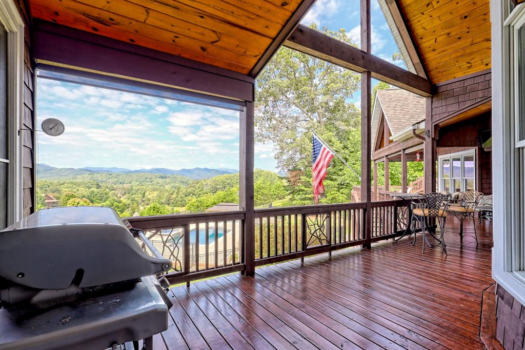 Franklin, North Carolina, 28734, United States, 3 Bedrooms Bedrooms, ,4 BathroomsBathrooms,Residential,Active,1945078