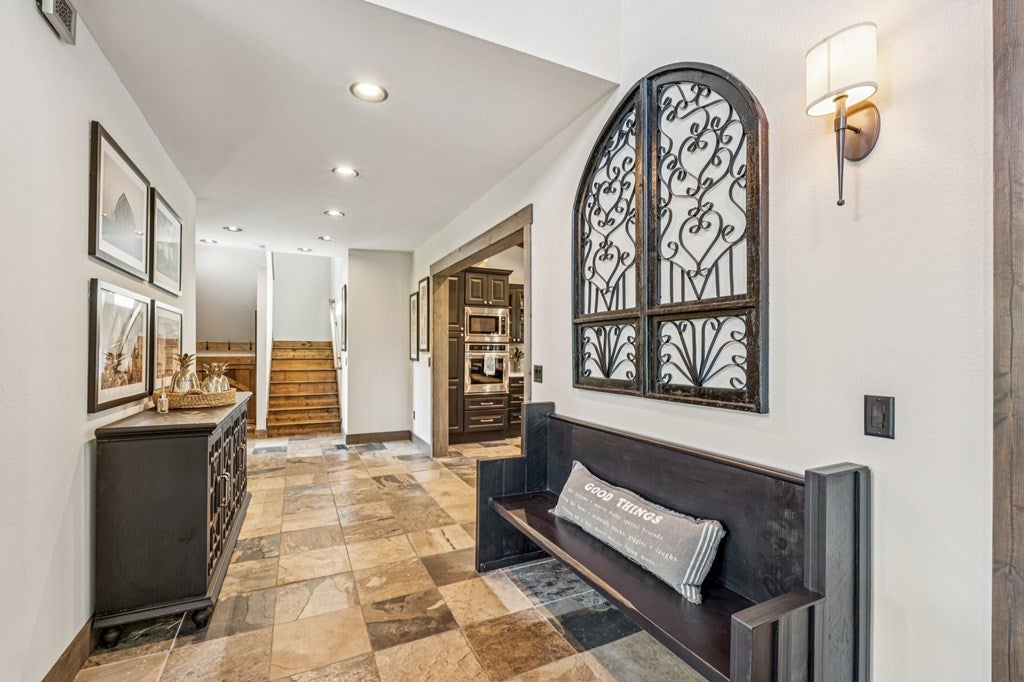 Ellijay, Georgia, 30536, United States, 3 Bedrooms Bedrooms, ,4 BathroomsBathrooms,Residential,Active,1902938