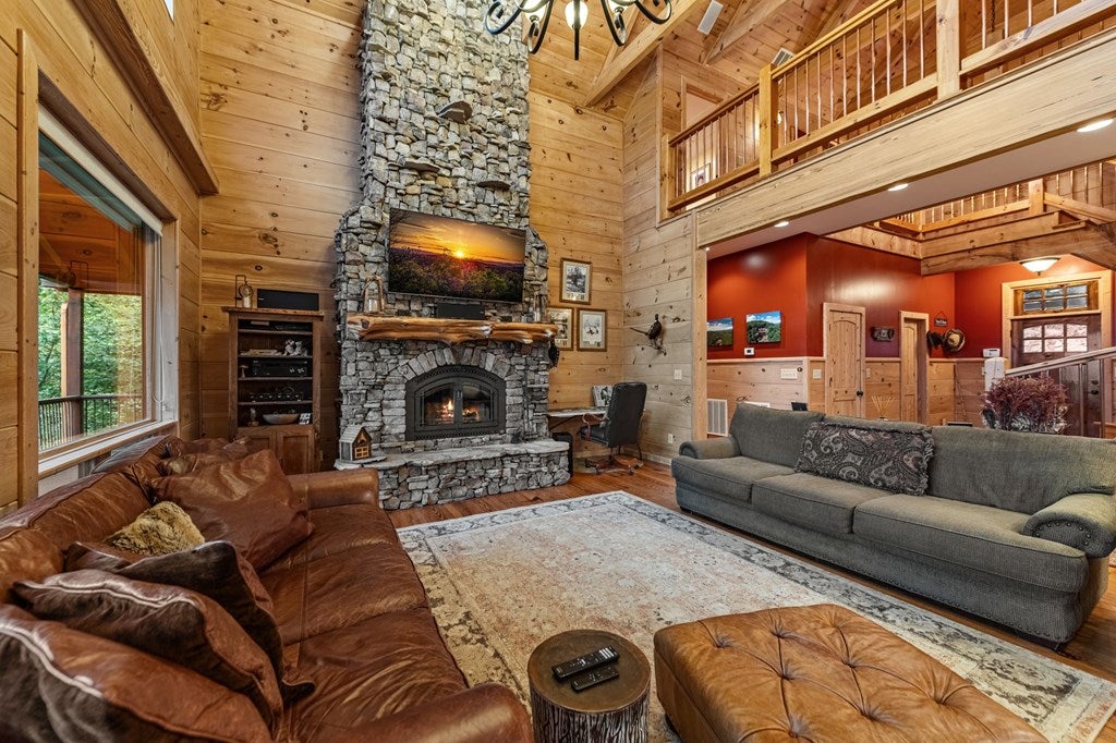 Morganton, Georgia, 30560, United States, 4 Bedrooms Bedrooms, ,5 BathroomsBathrooms,Residential,Active,1952626