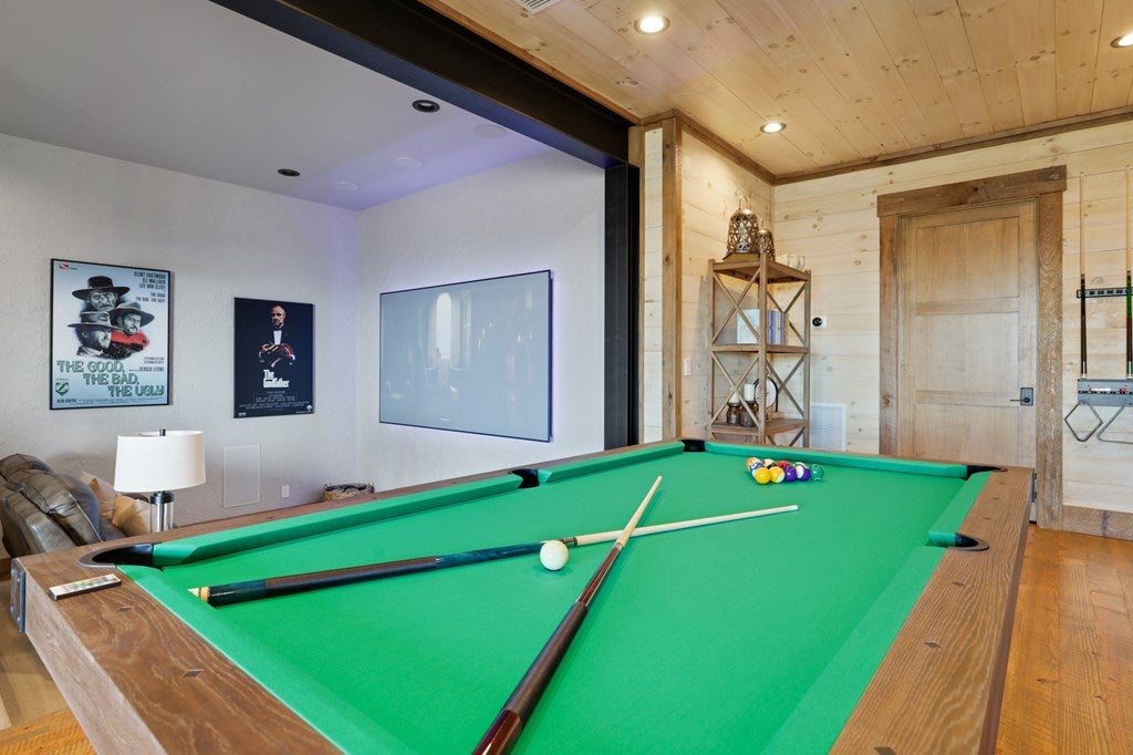 Mineral Bluff, Georgia, 30559, United States, 4 Bedrooms Bedrooms, ,6 BathroomsBathrooms,Residential,Active,1914767