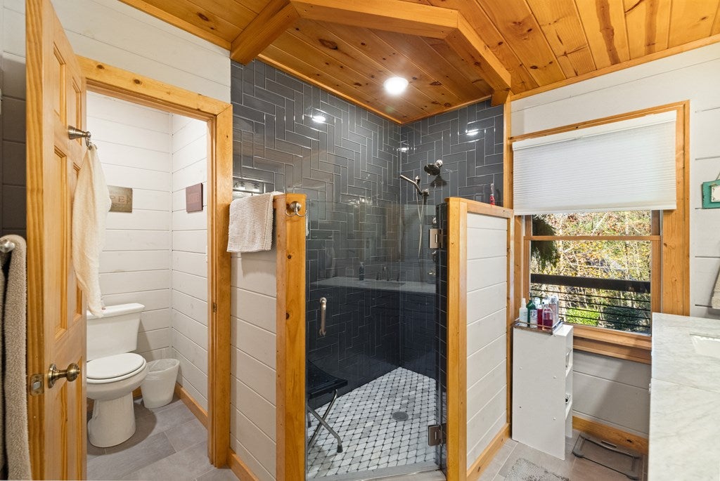 Blue Ridge, Georgia, 30513, United States, 4 Bedrooms Bedrooms, ,4 BathroomsBathrooms,Residential,Active,1990018