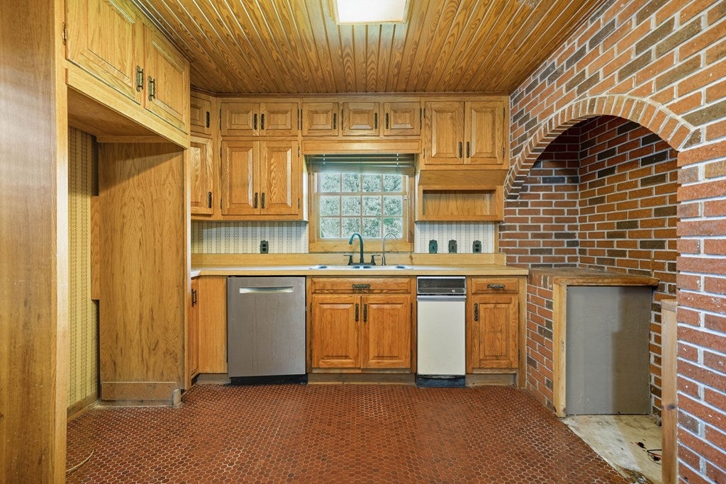 Ellijay, Georgia, 30540, United States, 4 Bedrooms Bedrooms, ,4 BathroomsBathrooms,Residential,Active,1954327