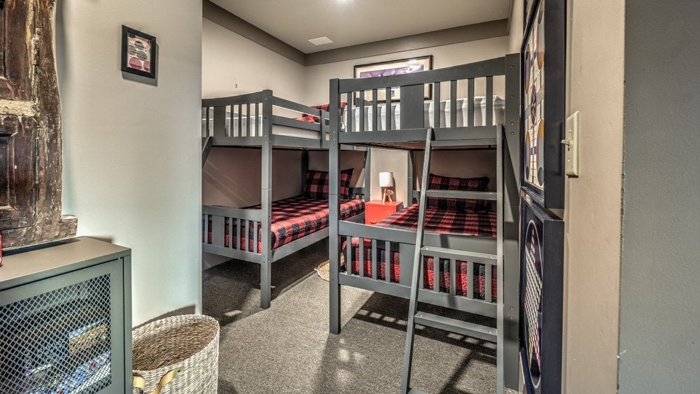 Ellijay, Georgia, 30536, United States, 6 Bedrooms Bedrooms, ,5 BathroomsBathrooms,Residential,Active,1929800