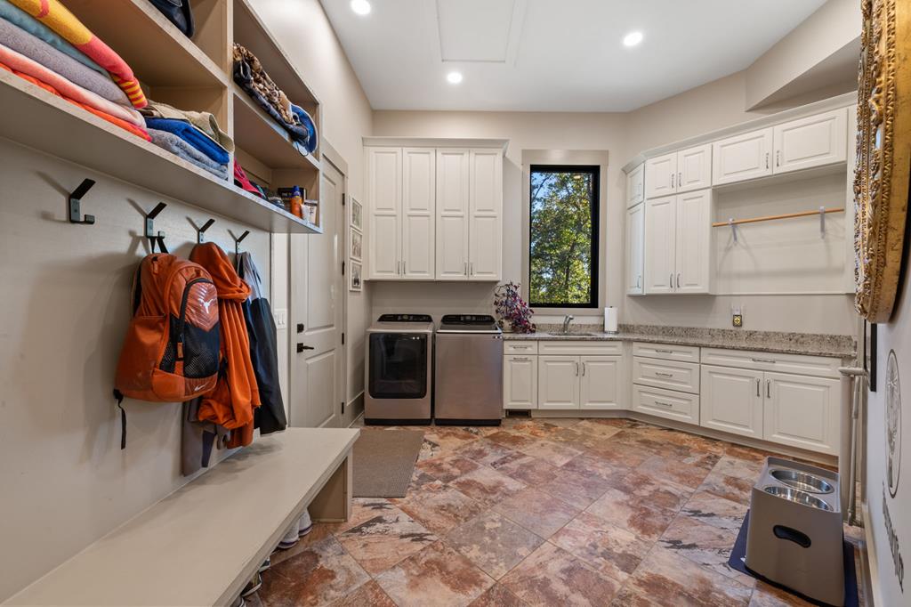 Ellijay, Georgia, 30536, United States, 3 Bedrooms Bedrooms, ,4 BathroomsBathrooms,Residential,Active,1968120