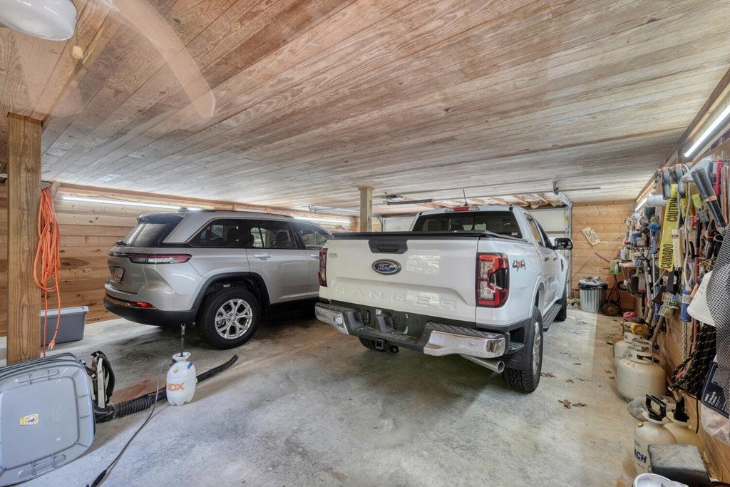 Blairsville, Georgia, 30512, United States, 3 Bedrooms Bedrooms, ,4 BathroomsBathrooms,Residential,Active,1877837