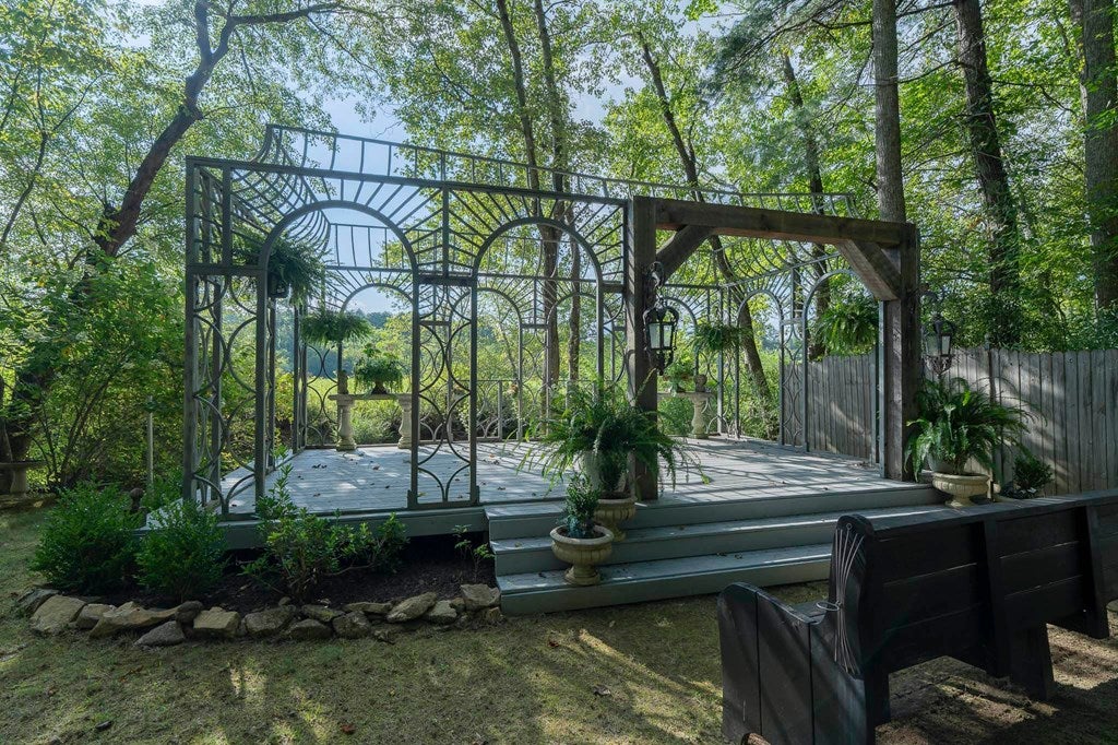 Blairsville, Georgia, 30512, United States, 5 Bedrooms Bedrooms, ,6 BathroomsBathrooms,Residential,Active,1944103