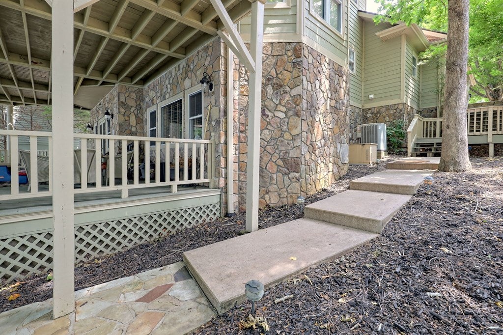 Hiawassee, Georgia, 30546, United States, 4 Bedrooms Bedrooms, ,5 BathroomsBathrooms,Residential,Active,1741595