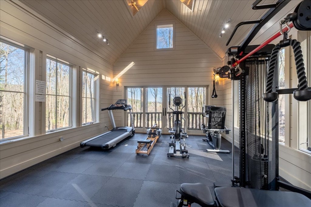 Ellijay, Georgia, 30540, United States, 5 Bedrooms Bedrooms, ,7 BathroomsBathrooms,Residential,Active,1951812